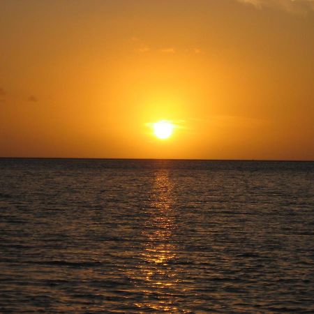 Rayan Tourist Villa Flic en Flac Exterior foto