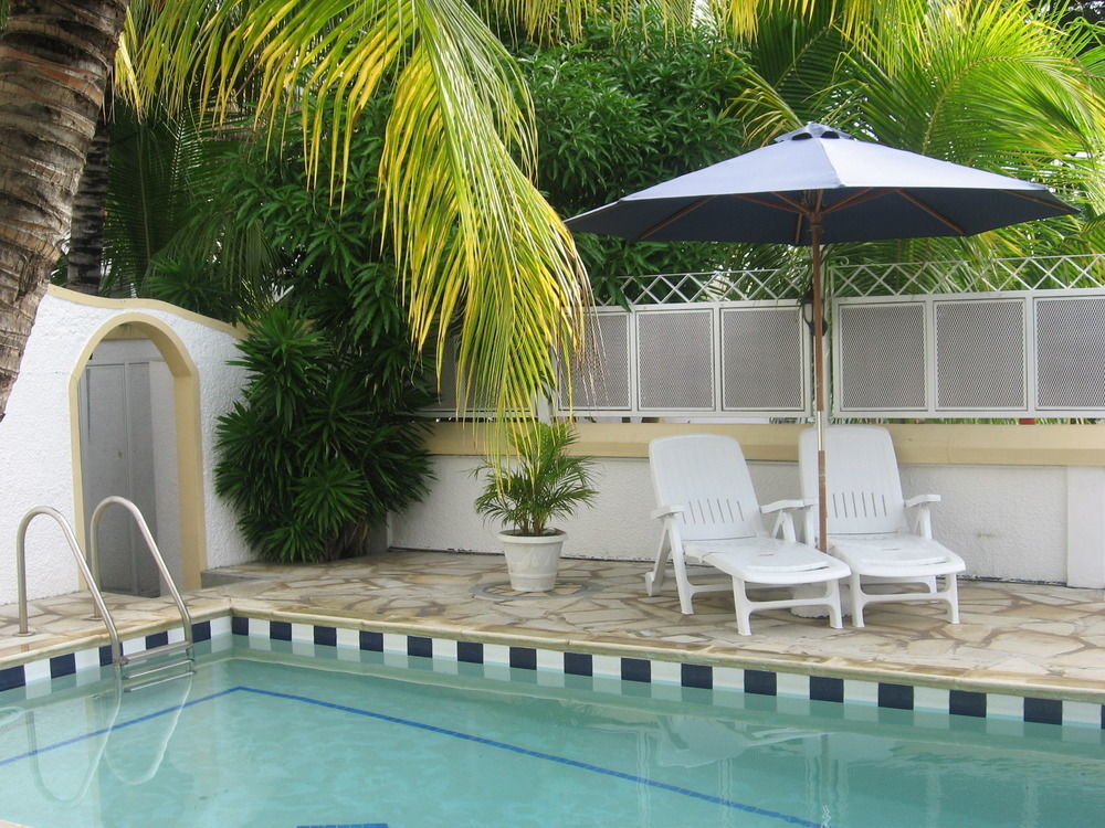 Rayan Tourist Villa Flic en Flac Exterior foto