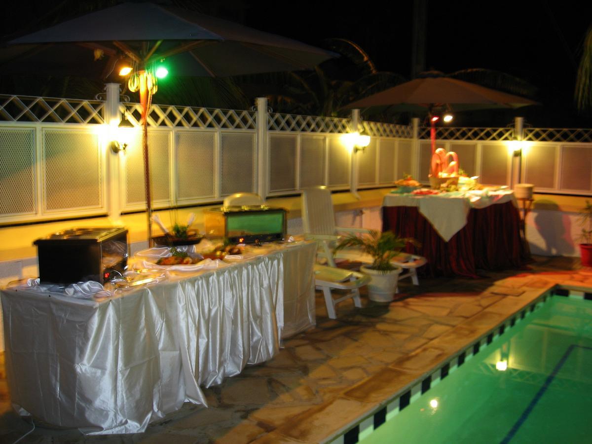 Rayan Tourist Villa Flic en Flac Exterior foto
