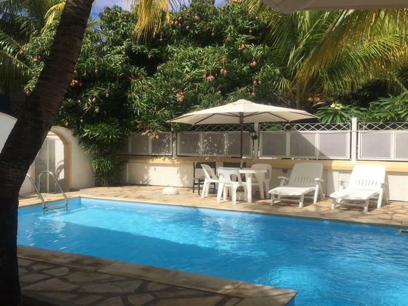 Rayan Tourist Villa Flic en Flac Exterior foto