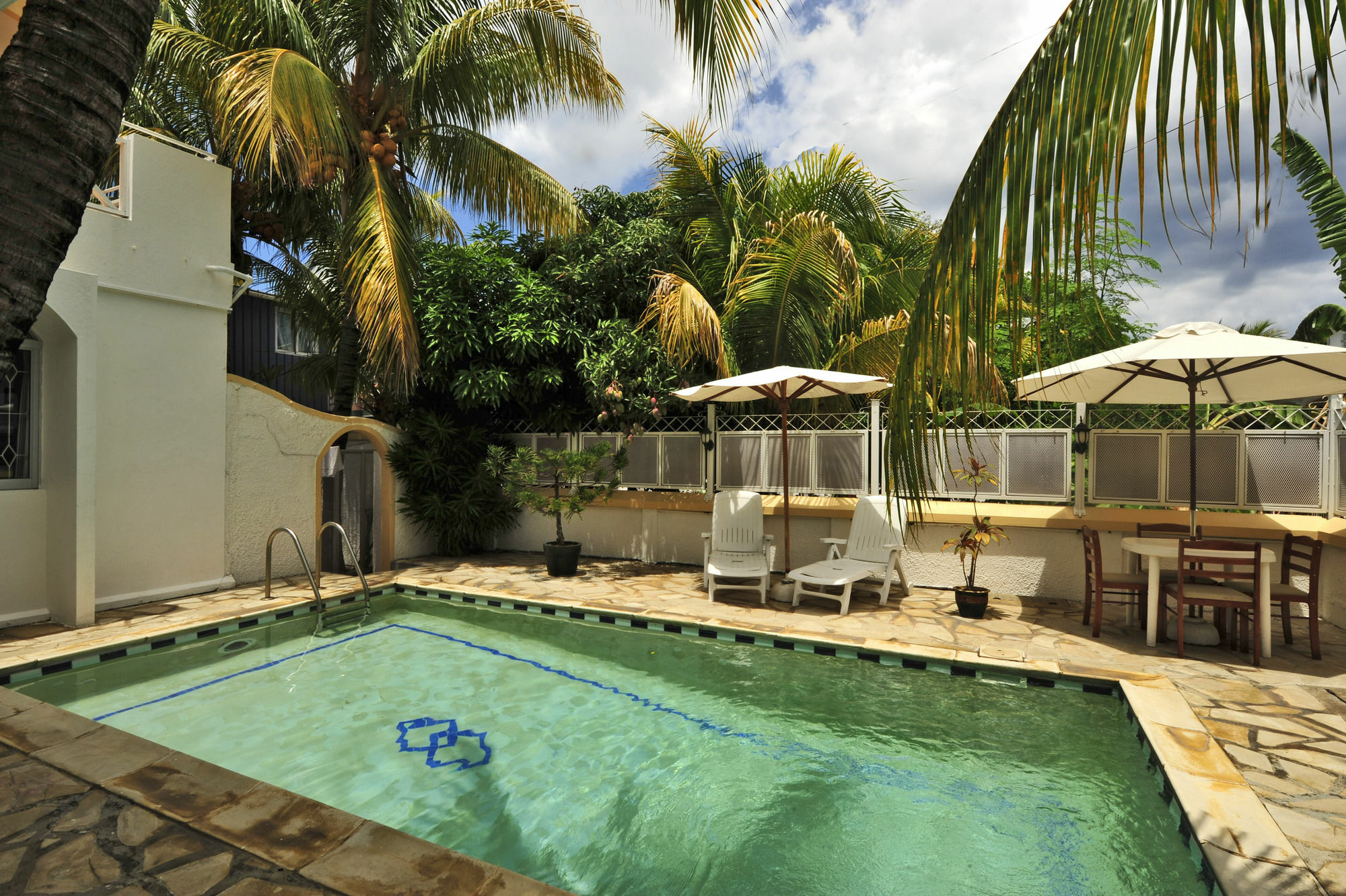 Rayan Tourist Villa Flic en Flac Exterior foto